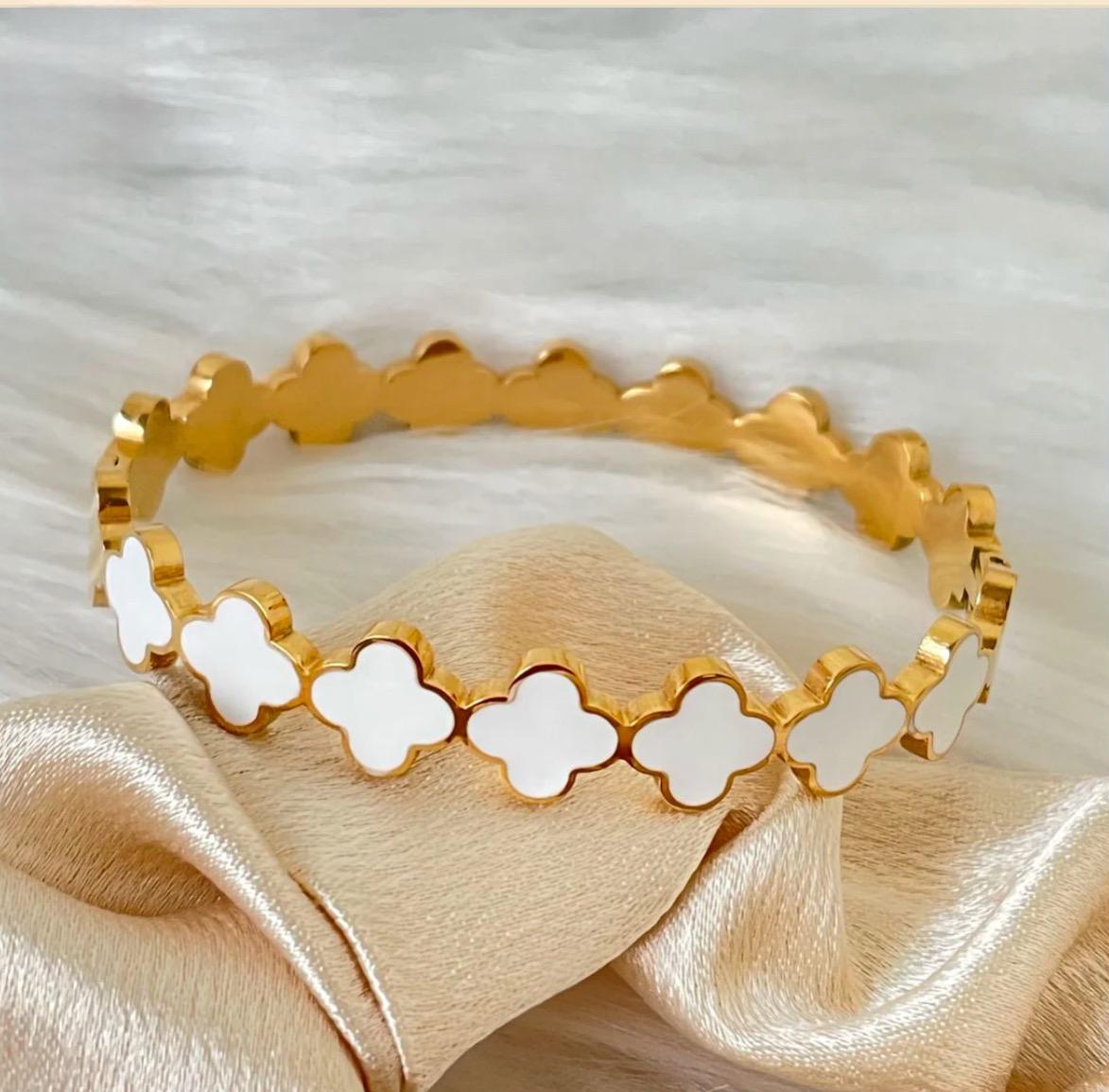 SARAH CLOVER BANGLE
